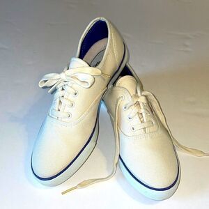 Easy Spirit simple off white canvas sneakers Easy Spirit Suspension System 6B